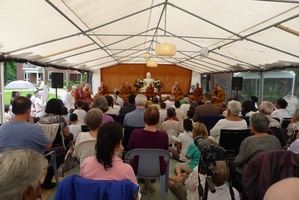Many people gathered to hear Luang Por Liem's talk on the day of the ceremony for the upcoming meditation hall