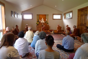 Lay people and bhikkhus assemble to greet Luang Por Liem and the visiting Ajahns