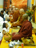 A young Buddhist speaks with Bhant Vijita