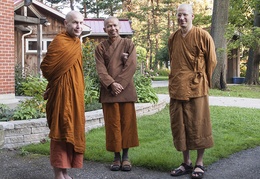 L to R: Ajahn Anando, Tan Suvijjanow and Tan Cunda in front of the main house