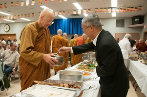 Luang Por Viradhammo accepts alms from ambassador Pisan