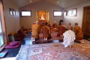 The sangha pays its respects to Ajahn Jayanto