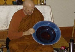 Ajahn Viradhammo examines a new bowl