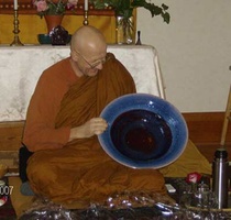 Ajahn Viradhammo examines a new bowl