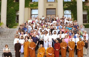A group photo of the participants at Ajahn Sumedho's retreat