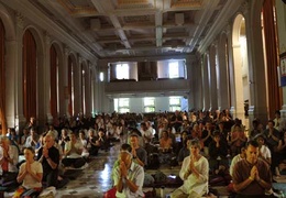 Participants at Ajahn Sumedo's retreat in a large hall at the University of Ottawa