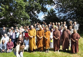 The participants at Luang Por Viradhammo's retreat at Amaravati
