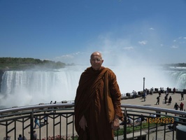 Luang Por Viradhammo in front of Niagara Falls